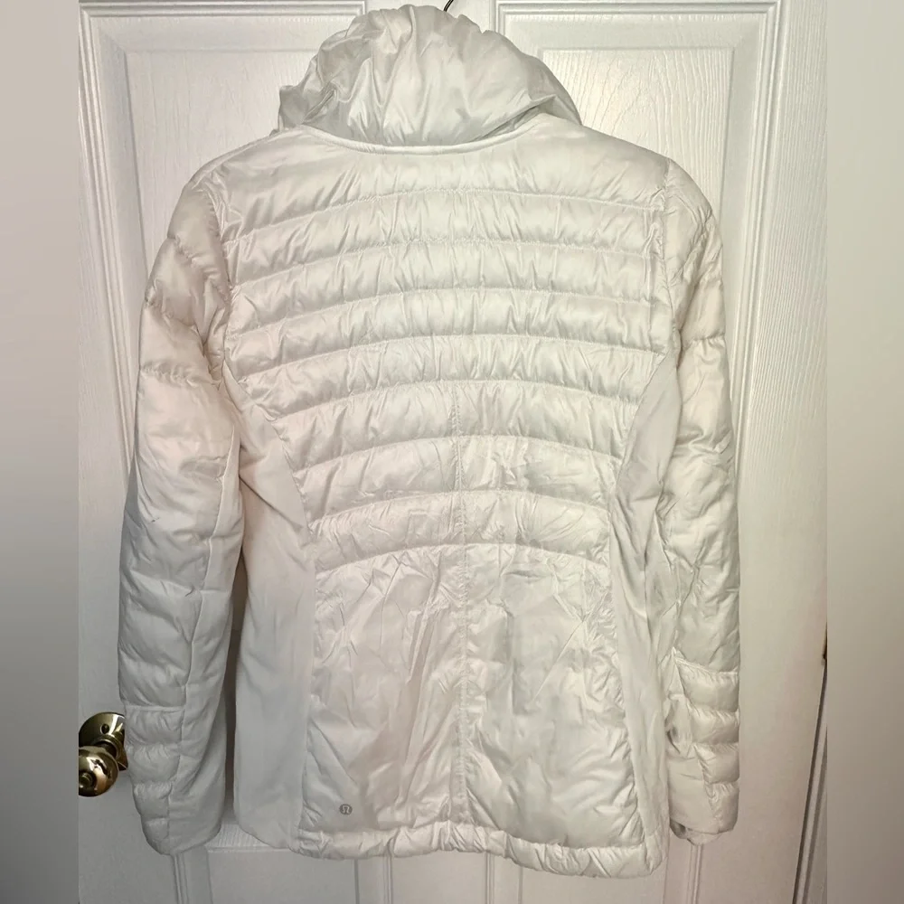 Lululemon Athletica White Puffer Jacket with Quilted Design - Picture 3 of 5